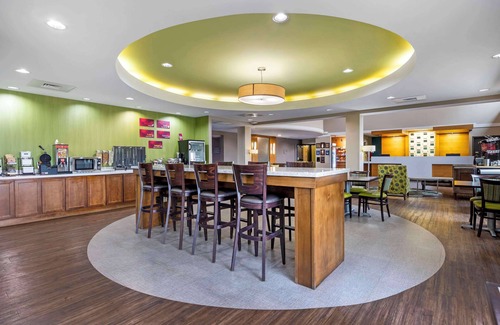 Arkansas City Hotel | Highly Rated Best Western Plus Patterson Park Inn Awaits