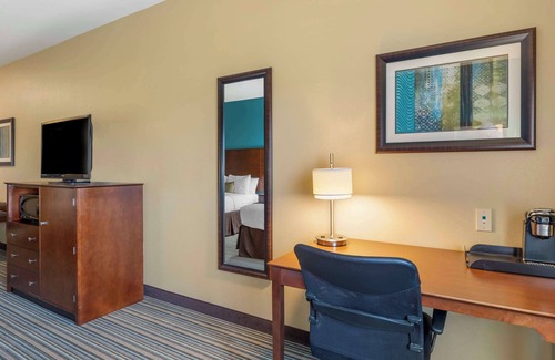 Arkansas City Hotel | Highly Rated Best Western Plus Patterson Park Inn Awaits
