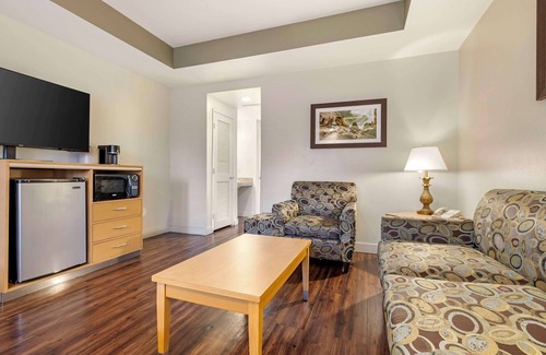 Palm Desert Hotel | Exceptional Stay at Best Western Plus Palm Desert Resort