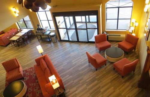 East Peoria Hotel | Discover Best Western Plus Peoria: Pet-Friendly & Poolside