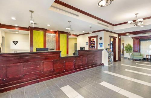 Pratt Hotel | Enjoy Family-Friendly Comfort at Best Western Plus Pratt