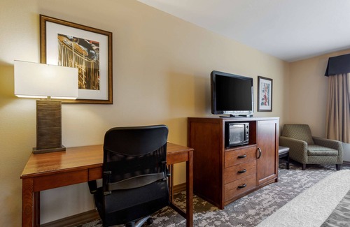 Clarendon Hotel | Discover Comfort at Best Western Plus Red River Inn