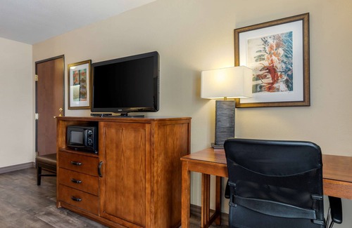 Clarendon Hotel | Discover Comfort at Best Western Plus Red River Inn