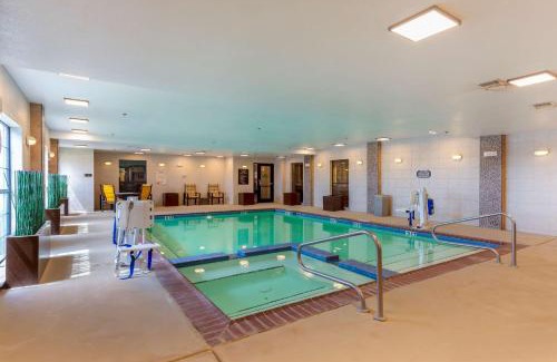 Clarendon Hotel | Pet-Friendly Retreat at Best Western Plus Red River Inn