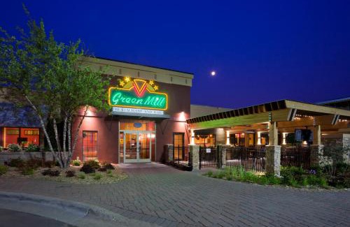 Shoreview Hotel | Discover Best Western Plus St. Paul North with Ocean Views