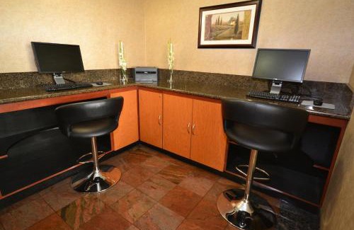 Inglewood Hotel | Convenient Suites Near LAX with Pool and Breakfast