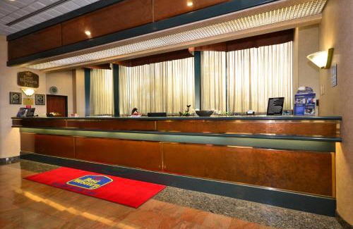 Inglewood Hotel | Convenient Suites Near LAX with Pool and Breakfast
