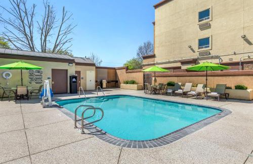 Taft Hotel | Highly Rated Getaway at Best Western Plus Taft Inn