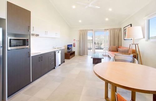 Stove Hill Hotel | Discover Best Western Plus The Ranges Karratha: 4-Star Retreat