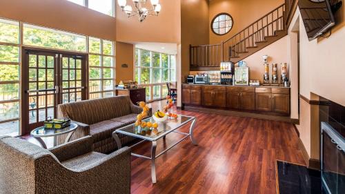 Red Oaks Mill Hotel | Pet-Friendly Comfort at Best Western Plus The Inn & Suites