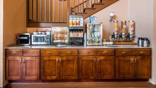 Red Oaks Mill Hotel | Pet-Friendly Comfort at Best Western Plus The Inn & Suites