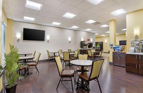 Thornburg Hotel | Guest Rated 8.7: Best Western Plus Thornburg Inn & Suites