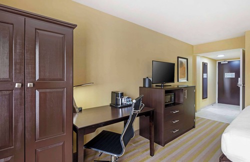 Thornburg Hotel | Top-Rated Best Western Plus Thornburg Inn & Suites Stay