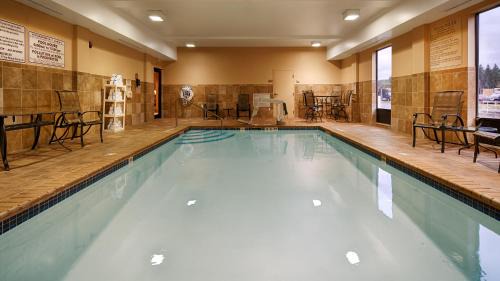 Olean Hotel | Guest-Favorite Best Western Plus University Inn with Pool