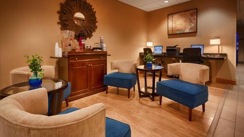 Olean Hotel | Guest-Favorite Best Western Plus University Inn with Pool