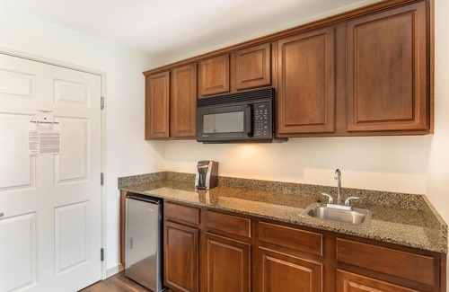 Valdosta Hotel | Top-Rated Best Western Plus Valdosta Hotel & Suites Escape