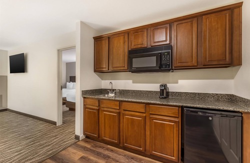 Valdosta Hotel | Top-Rated Best Western Plus Valdosta Hotel & Suites Escape