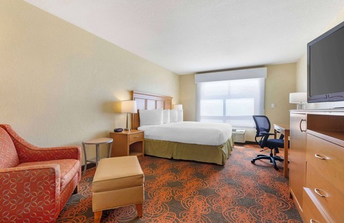 Bellmead Hotel | Discover Best Western Plus Waco North with Pool & Breakfast