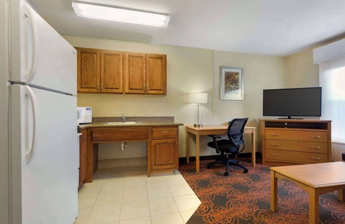 Bellmead Hotel | Discover Best Western Plus Waco North with Pool & Breakfast