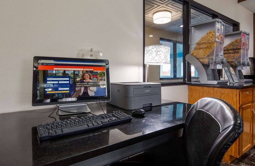 Wa Keeney Hotel | Inviting Best Western Plus Wakeeney Inn with Pool & Spa