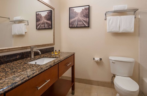 Wa Keeney Hotel | Inviting Best Western Plus Wakeeney Inn with Pool & Spa