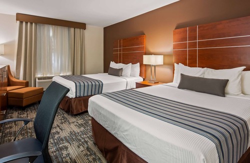 Wa Keeney Hotel | Inviting Best Western Plus Wakeeney Inn with Pool & Spa