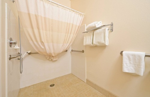 Wa Keeney Hotel | Inviting Best Western Plus Wakeeney Inn with Pool & Spa