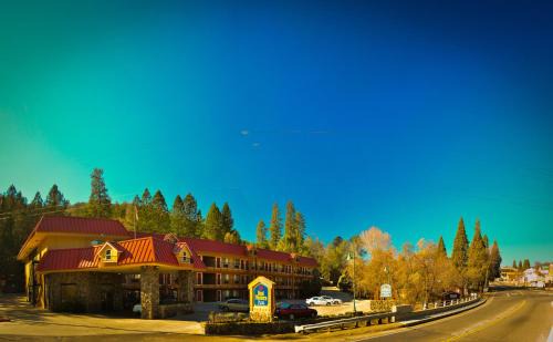 Mariposa Hotel | Pet-Friendly Getaway at Best Western Plus Yosemite Way Station