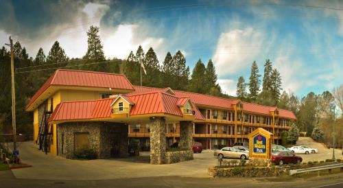 Mariposa Hotel | Pet-Friendly Getaway at Best Western Plus Yosemite Way Station