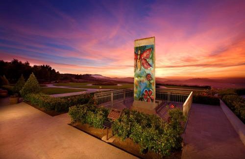 Simi Valley Hotel | Relax at Best Western Posada Royale: Oceanfront Getaway