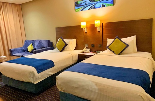 Al Khuwair Hotel | Welcoming Best Western Premier Muscat with Pool & Spa