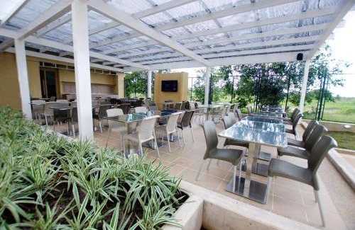 Puerto Gaitan Hotel | Oceanfront Best Western Puerto Gaitan with Pool & Dining