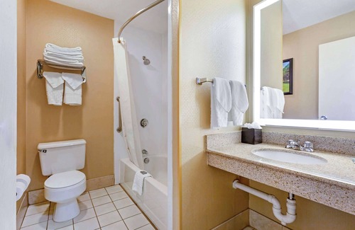 Rockland Hotel | Comfortable Stay at Best Western Rockland with Dining Options
