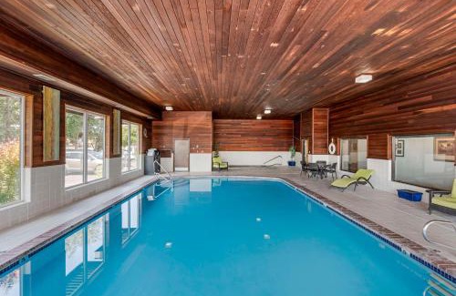 Hines Hotel | Guest Rated: Best Western Rory & Ryan Inns with Pool Access