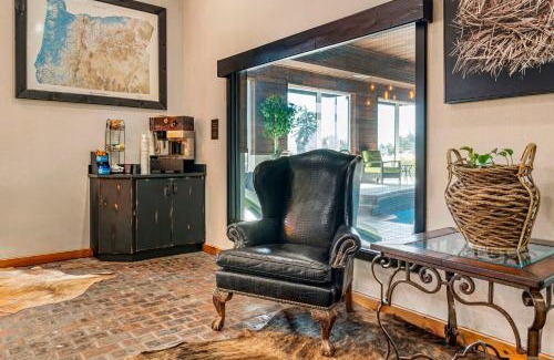 Hines Hotel | Guest Rated: Best Western Rory & Ryan Inns with Pool Access