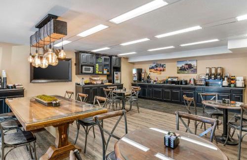 Hines Hotel | Guest Rated: Best Western Rory & Ryan Inns with Pool Access