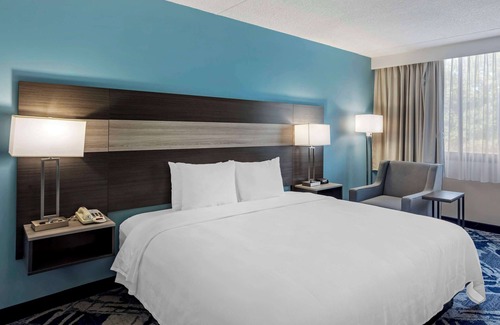 East Brunswick Hotel | Convenient Getaway at Best Western Rutgers University Hotel