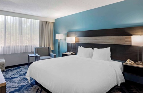 East Brunswick Hotel | Convenient Getaway at Best Western Rutgers University Hotel