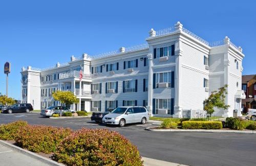 Salinas Hotel | Relax at Best Western Salinas Monterey with Ocean Views