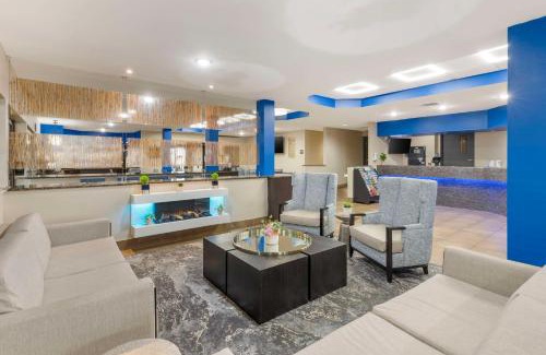 Goldman Hotel | Convenient St. Louis Inn with Pool & Oceanfront Views