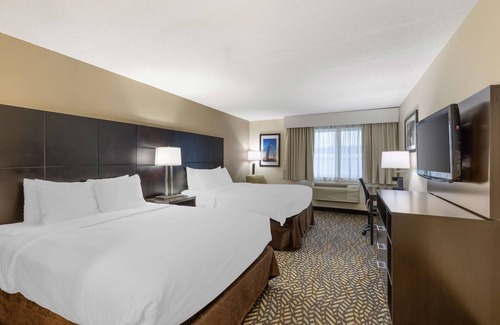 Goldman Hotel | Welcoming Stay at Best Western St. Louis Inn with Pool & Spa
