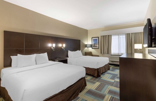 Goldman Hotel | Welcoming Stay at Best Western St. Louis Inn with Pool & Spa