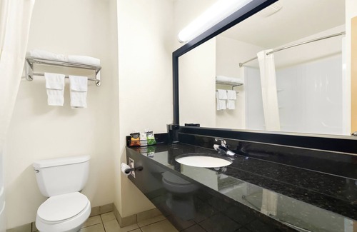 West Siloam Springs Hotel | Cozy Stay at Best Western Stateline Lodge with Pool & Spa
