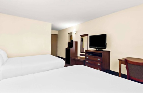 West Siloam Springs Hotel | Cozy Stay at Best Western Stateline Lodge with Pool & Spa