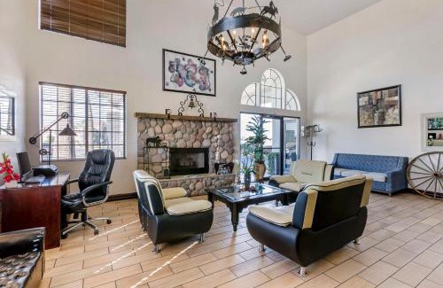 Superstition Springs Hotel | Pet-Friendly Escape at Best Western Superstition Springs Inn