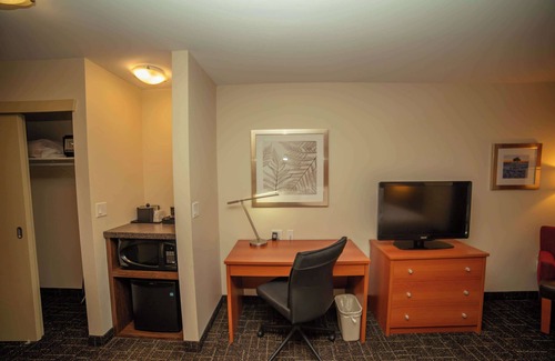 Thompson Hotel | Premier Stay at Best Western Thompson Hotel & Suites