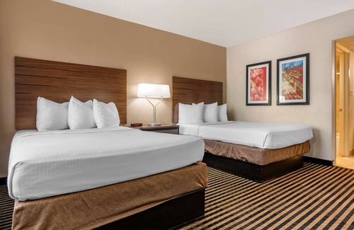 Modesto Hotel | Comfortable Best Western Town House Lodge with Pool & Spa