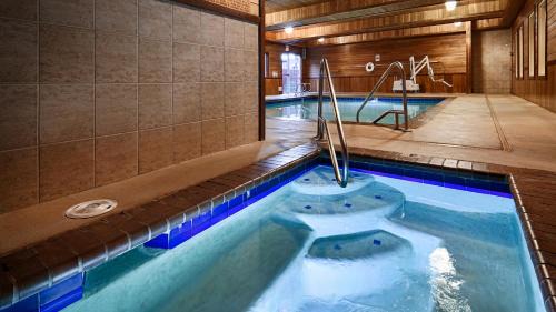 Forest Grove Hotel | Pet-Friendly Best Western University Inn with Ocean View