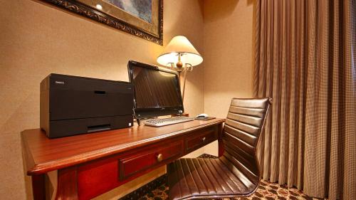 Forest Grove Hotel | Pet-Friendly Best Western University Inn with Ocean View