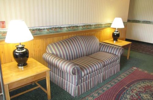 Ithaca Hotel | Pet Friendly Stay at Best Western University Inn